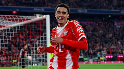 Jamal Musiala trifft zum 3:0 gegen Borussia M&ouml;nchengladbach.