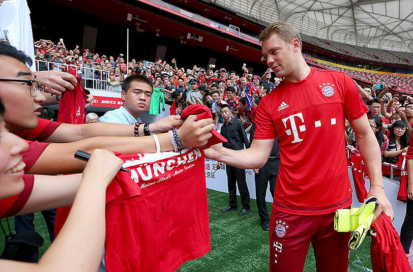 Bei Pressekonferenz und anschließendem Training setzte sich die Euphorie um den FC Bayern im Reich der Mitte fort. Die Bilder.