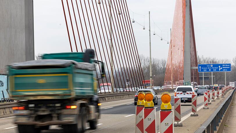 Die Bonner Nordbrücke ist bereits seit Februar für schwere Lkw gesperrt. (Archivbild) Die Bonner Nordbrücke ist bereits seit Februar für schwere Lkw gesperrt. (Archivbild)