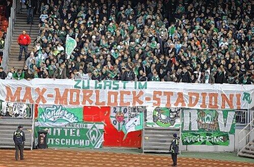 Selbst die auswärtigen Fans &ndash; wie hier die Anhänger von Werder Bremen &ndash; würden offensichtlich lieber in einem Max-Morlock-Stadion empfangen werden.