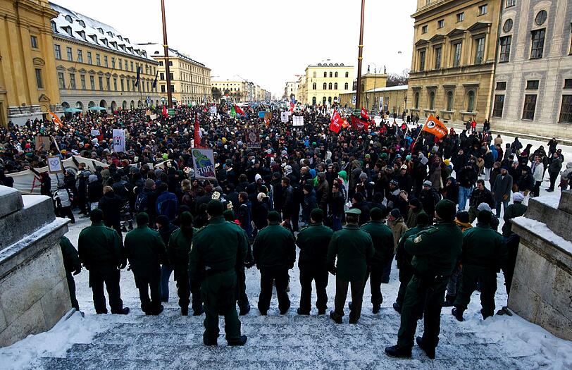 Rund 16000 Menschen demonstrierten in München am Samstag gegen das Acta-Abkommen.