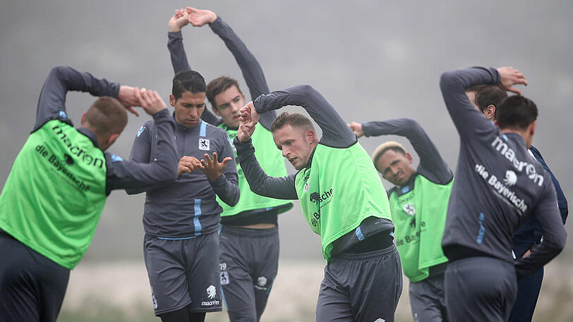 Löwen im Nebel: So lief die erste Trainingseinheit des TSV 1860 in Troia/Portugal.