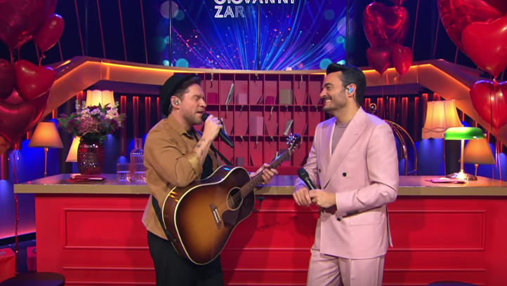 Sänger Johannes Oerding bedankt sich bei Giovanni Zarrella. Sänger Johannes Oerding bedankt sich bei Giovanni Zarrella.