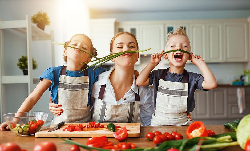 Allein hierzulande werden pro Jahr weit &uuml;ber 20 Kilogramm Tomaten pro Kopf verzehrt. Dazu z&auml;hlen aber nicht nur der Verbrauch von frischen Tomaten, sondern alle Tomatenprodukte wie Tomatenmark, gesch&auml;lte Tomaten, Ketchup und andere konservierte Tomatenprodukte.