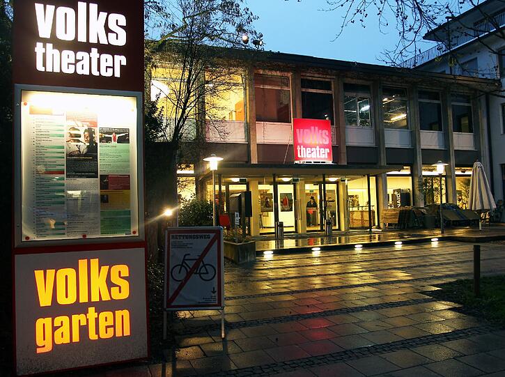Das Volkstheater in der Brienner Straße zieht mit unterhaltsamen Inszenierungen auch viele junge Leute an.