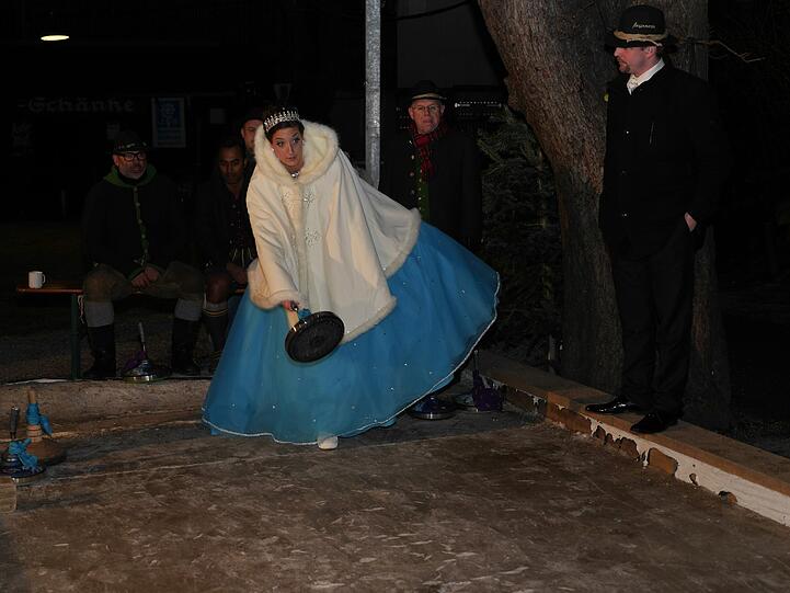 Promi-Eisstockschießen 2015 mit Trachten Angermaier: Die Bilder vom Event.