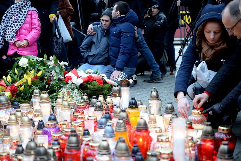 Trauerbekundungen in und um Paris nach den erschreckenden Ereignissen.