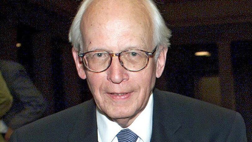 Der Historiker Ernst Nolte ist am Donnerstag im Alter von 93 Jahren gestorben. Der Historiker Ernst Nolte ist am Donnerstag im Alter von 93 Jahren gestorben.