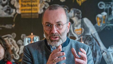 Manfred Weber (CSU), Vorsitzender der EVP im EU-Parlament, spricht bei einer Wahlkampfveranstaltung in Passau.