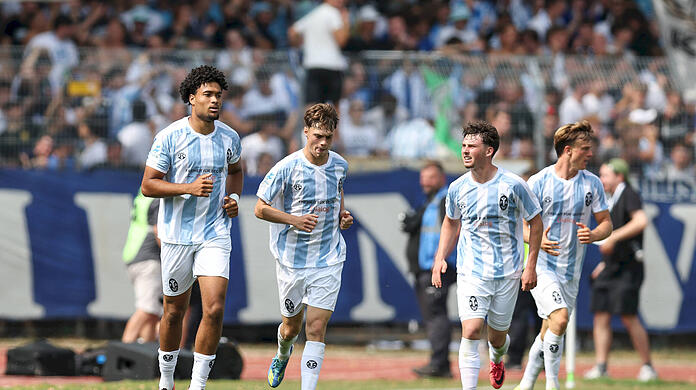 Arian Calderon, Emre Erdogan und Lance Fiedler haben beim TSV 1860 verlängert. Arian Calderon, Emre Erdogan und Lance Fiedler haben beim TSV 1860 verlängert.