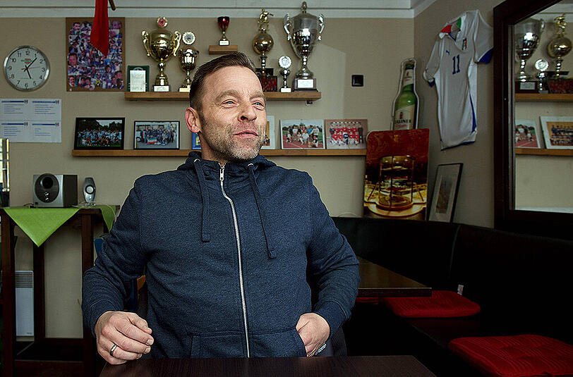 Trainer Thomas Häßler im Februar im Vereinsheim des Berliner Achtligisten Club Italia.