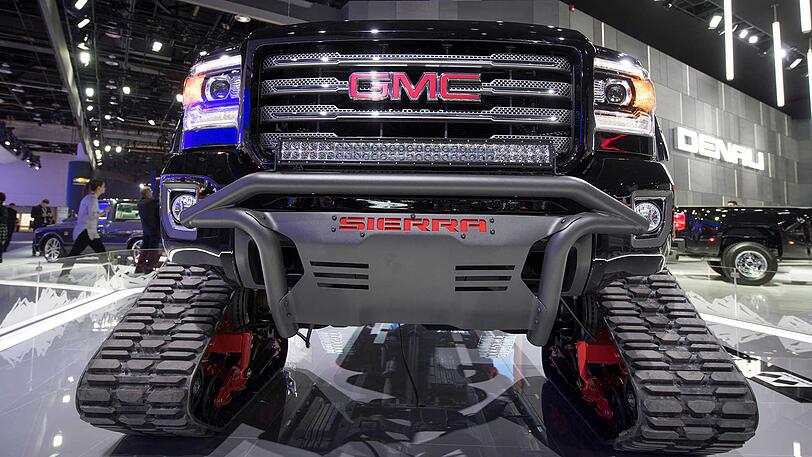 Auf Ketten anstatt auf Reifen fährt dieser speziel für Einsätze im Schnee konzipierte GMC "All Terrain"