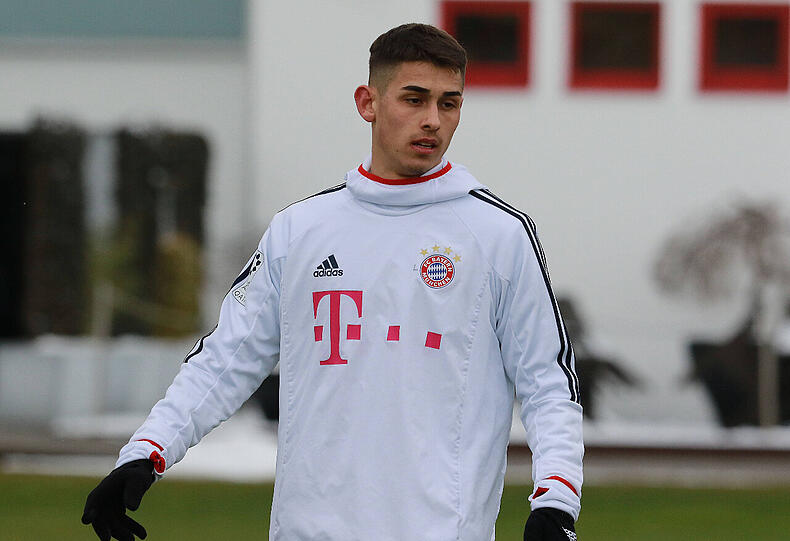 Meritan Sahbani spielt im offensiven Mittelfeld der U19 des FC Bayern. Der 19-Jährige stand am vergangenen Wochenende im Kader für den Bundesliga-Hit bei RB Leipzig. Im Testspiel gegen den Drittligisten Sonnenhof Großaspach durfte er im Sommer 2017 schon einmal eine Halbzeit lang für die Profis ran.