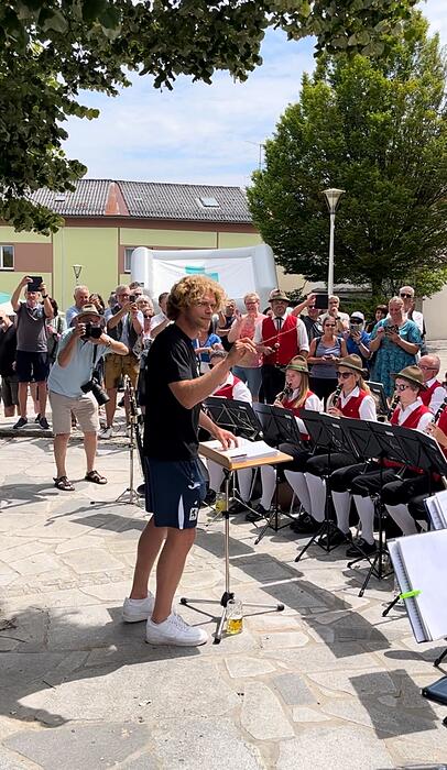 Jesper Verlaat dirigiert die Ulrichsberger Stadtkapelle. Jesper Verlaat dirigiert die Ulrichsberger Stadtkapelle.
