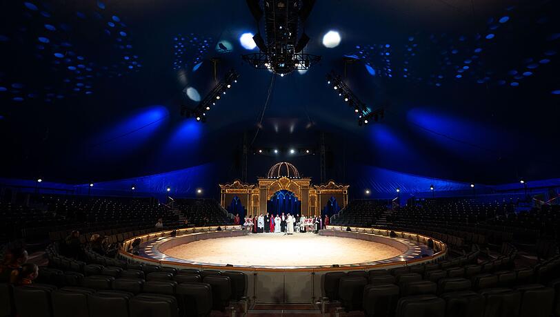 Der Circus Krone feierte am ersten Weihnachtstag die Premiere seines Winterprogramms, das in diesem Jahr unter dem Motto "Ich. Du. Wir. Krone" steht. (Archivbild)