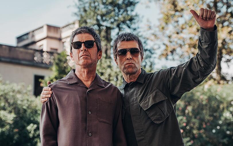 "Oasis: Don't Look Back in Anger" dokumentiert, wie die Gallagher-Br&uuml;der Noel (links) und Liam wieder zusammenfanden, um eine Comeback-Tour zu spielen.