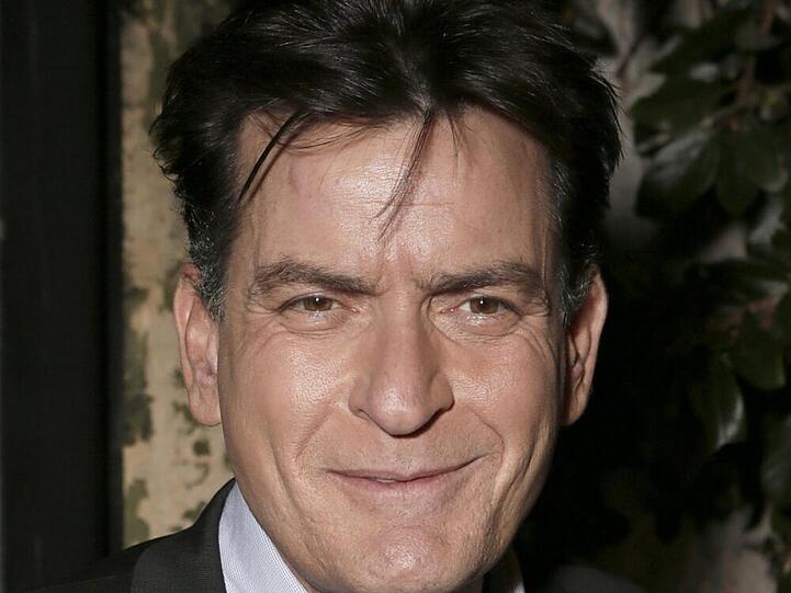 Charlie Sheen verschenkt nichts ohne Hintergedanken