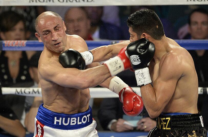 Arthur Abraham (l.) hat beim WM-Kampf in Las Vegas vom Mexikaner Gilberto Ramirez mächtig einen auf die Zwölf bekommen.