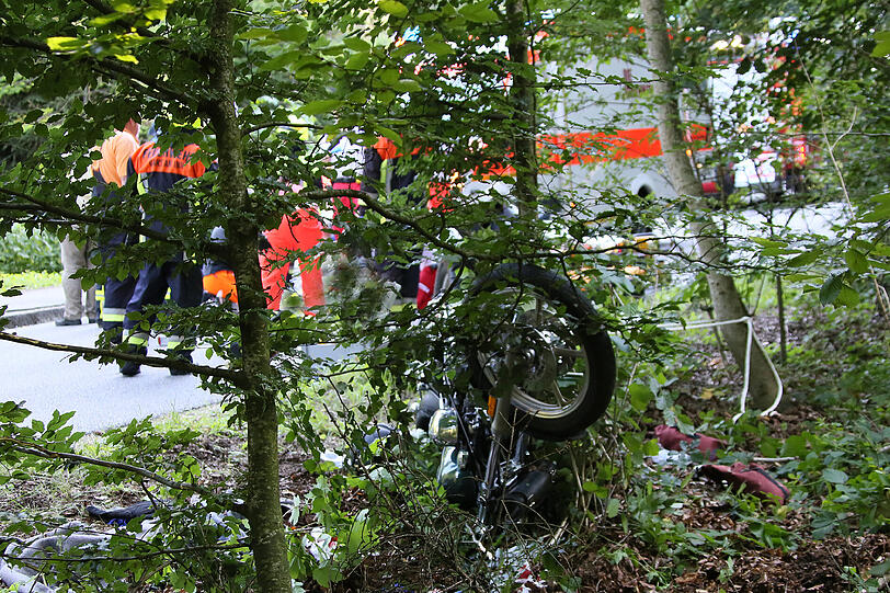 In einer langezogenen linkskurve verlor der 47-Jährige die Kontrolle über sein Motorrad.