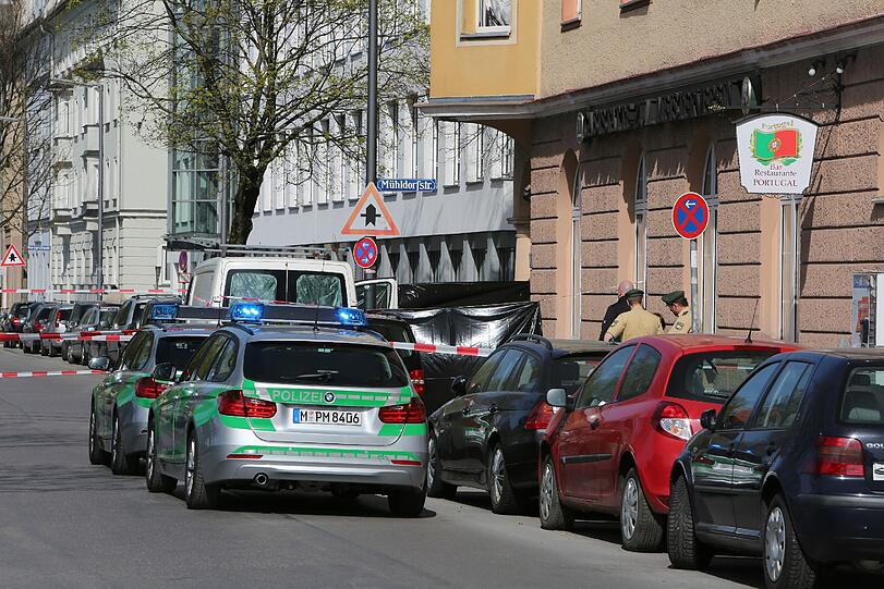 Toter am Ostbahnhof: In einem weißen LIeferwagen wurde eine Leiche entdeckt. Die Bilder...