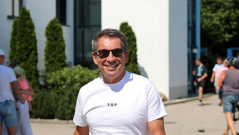 Sechzig-Präsident Gernot Mang darf sich über einen neuen/alten Sponsor beim TSV 1860 freuen. Sechzig-Präsident Gernot Mang darf sich über einen neuen/alten Sponsor beim TSV 1860 freuen.
