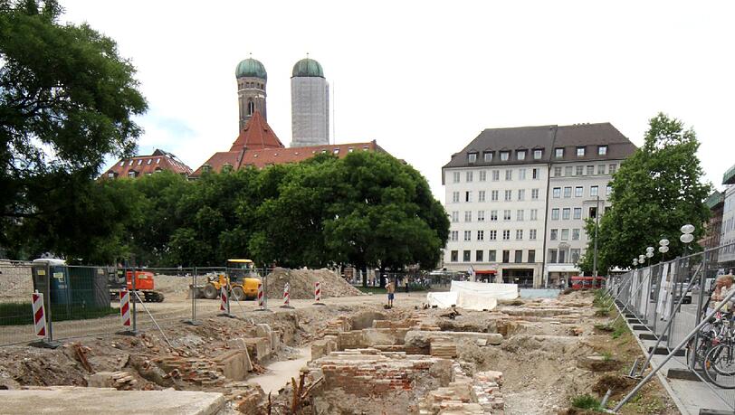 Schätze beim Buddeln für die zweite Röhre - die jetzt doch nicht kommt. Schätze beim Buddeln für die zweite Röhre - die jetzt doch nicht kommt.
