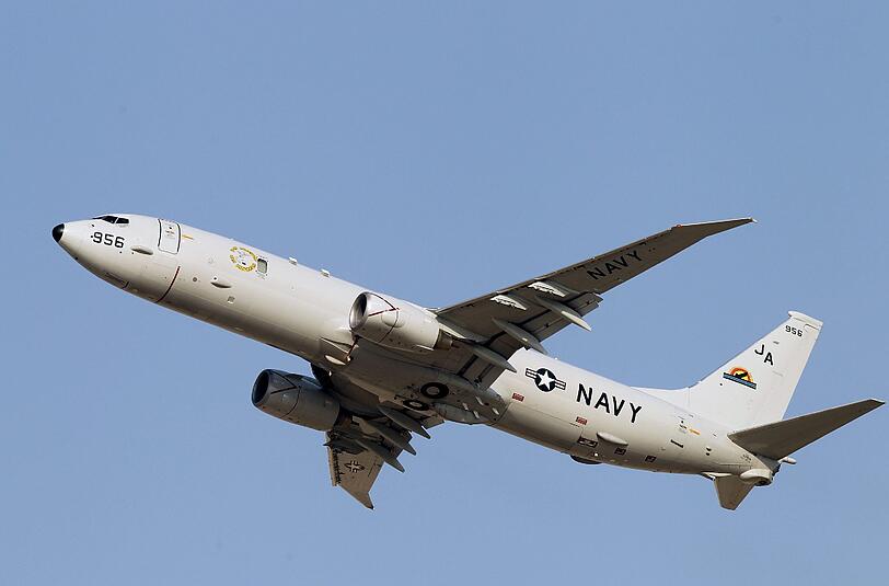 Ein weiteres Suchflugzeug: Eine P-8 Poseidon.