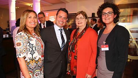 Christiane und Dr. Christian Hirmer, Konsulin Carmen Lidia Ribeiro Moura und Fabiana Oscari-Bergs