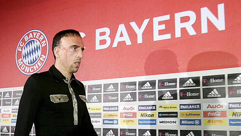 Ankunft am 7. Juni 2007: Franck Ribéry wird offiziell als neuer Spieler des FC Bayern präsentiert. Ankunft am 7. Juni 2007: Franck Ribéry wird offiziell als neuer Spieler des FC Bayern präsentiert.