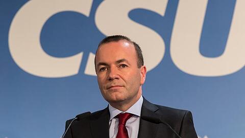 Manfred Weber (CSU), Spitzenkandidat der EVP für das Amt des EU-Kommissionspräsidenten, nimmt im Anschluss an die CSU-Vorstandssitzung an einer Pressekonferenz teil. Foto: Peter Kneffel