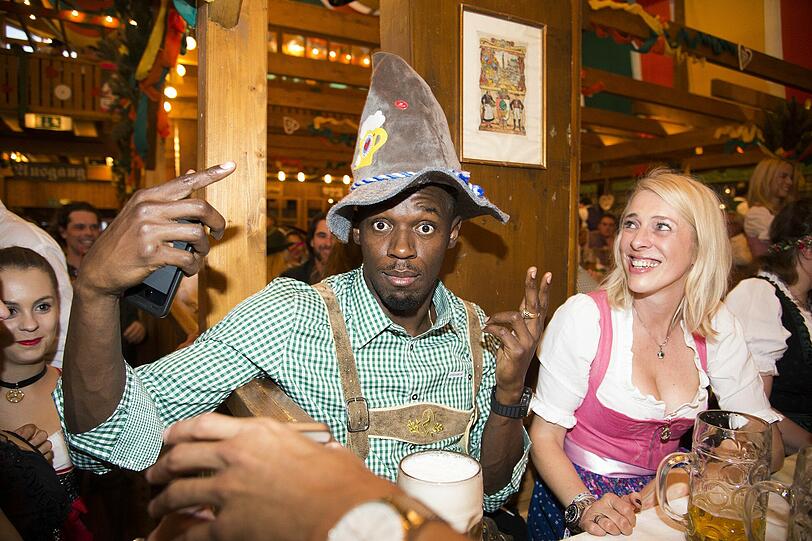 Usain Bolt im Schützenzelt.