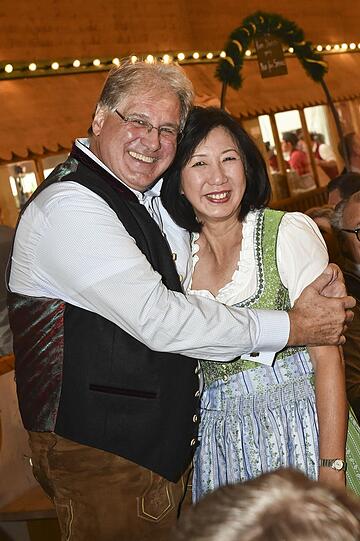 Max Boller (Ex Nestle-Vorstand) und Frau Bee Ling in der Fischer Vroni