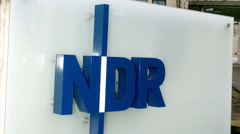 Neben großen privaten Radiosendern drohen auch dem NDR, MDR und Deutschlandradio die UKW-Abschaltung.