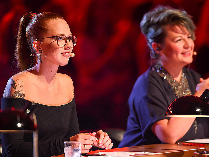 Stefanie Heinzmann (l.) und Jury-Kollegin Miss Platnum in der Sendung "Popstars"