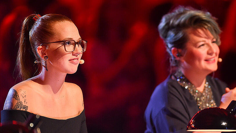 Stefanie Heinzmann (l.) und Jury-Kollegin Miss Platnum in der Sendung "Popstars" Stefanie Heinzmann (l.) und Jury-Kollegin Miss Platnum in der Sendung "Popstars"