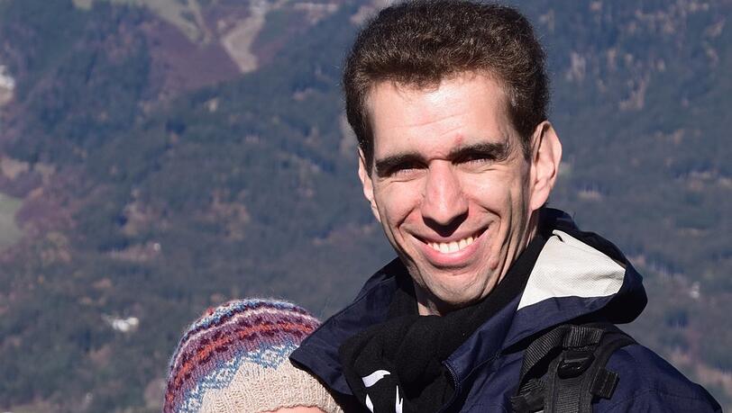 Constanze Gabriel wohnt in München, Lukas Steinegger in Tirol. Constanze Gabriel wohnt in München, Lukas Steinegger in Tirol.