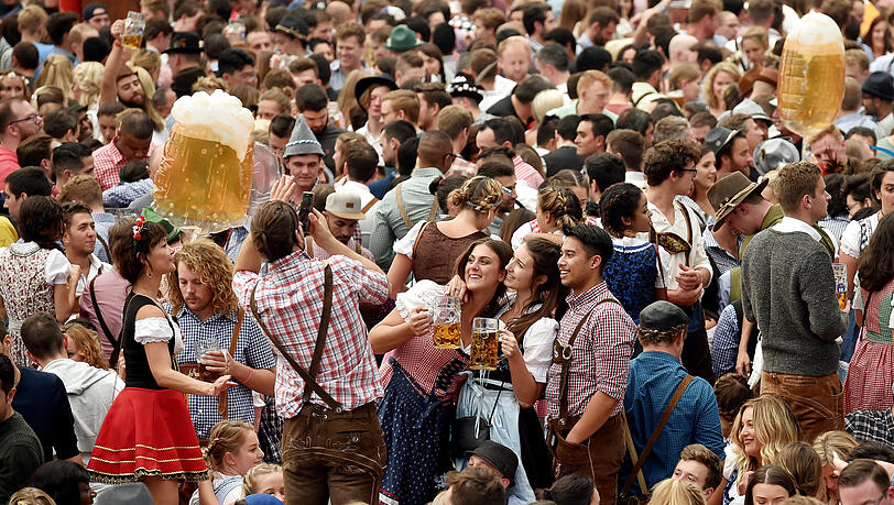 Dass das Oktoberfest einen neuen Erreger hervorbringen könnte oder bis dahin eine neue Variante von anderswo herkommt, erwarten Experten nicht. (Archivbild)