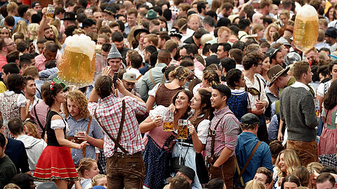 Dass das Oktoberfest einen neuen Erreger hervorbringen könnte oder bis dahin eine neue Variante von anderswo herkommt, erwarten Experten nicht. (Archivbild)