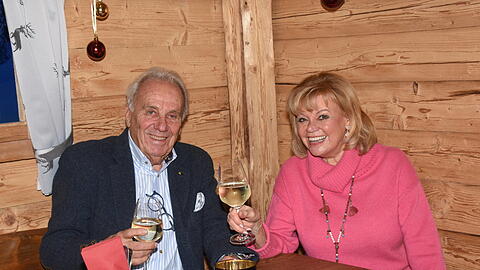 Das Wirte-Paar Margot und Günter Steinberg im Almstüberl im Hofbräukeller am Wiener Platz.