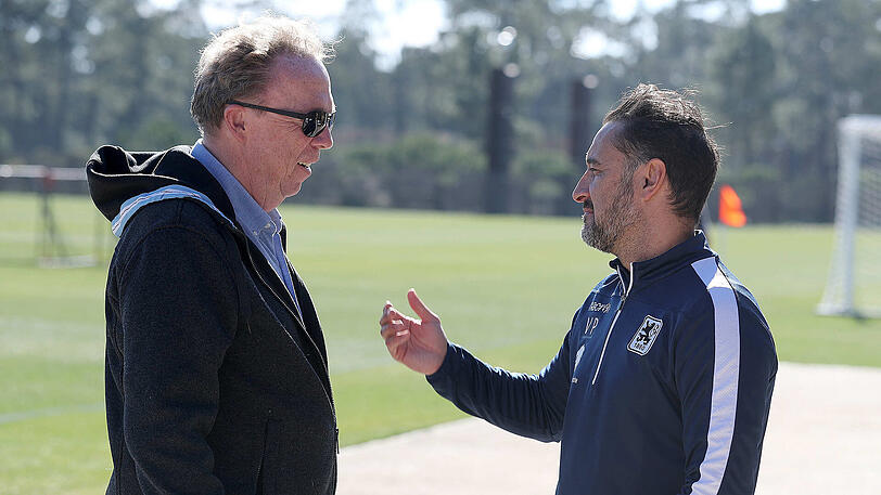 Momentaufnahme in Troia: Peter Cassalette (links) im Gespräch mit Trainer Vitor Pereira.