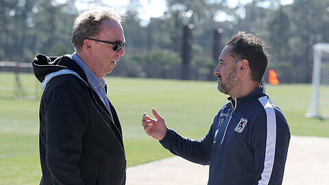Momentaufnahme in Troia: Peter Cassalette (links) im Gespräch mit Trainer Vitor Pereira.