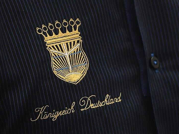 Der Angeklagte war mit einem selbst gebastelten Führerschein des von ihm erdachten "Königreichs Deutschland" unterwegs.