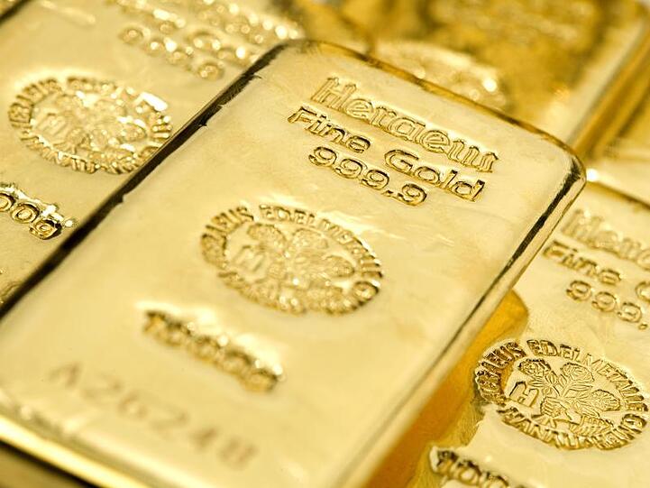 Sorgen um Handelskonflikte und um den Brexit treiben den Goldpreis in die Höhe.