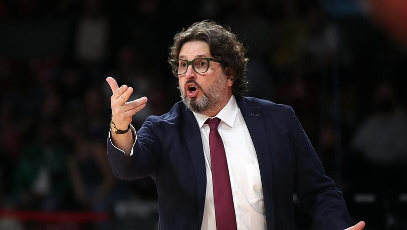"Ich bin etwas enttäuscht von Andi", sagt Bayern-Coach Trinchieri über Andreas Obst.