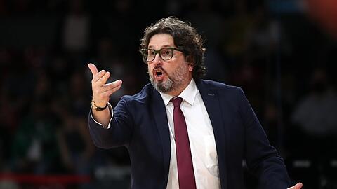 "Ich bin etwas enttäuscht von Andi", sagt Bayern-Coach Trinchieri über Andreas Obst.