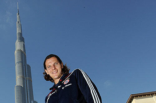 Vor dem höchsten Gebäude der Welt: Daniel van Buyten in Dubai