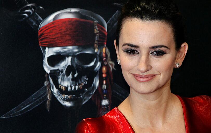 Was für eine Frau: Penélope Cruz verzauberte am Montagabend München. In einem traumhaften roten Seidenkleid erschien der Hollywood-Star zur Premiere von "Fluch der Karibik 4" im Mathäser Filmpalast.