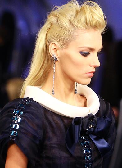 Lagerfeld präsentiert die hohe Schneiderkunst: Haute Couture in Paris. Die Bilder