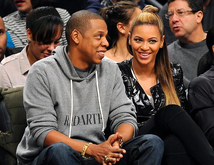 Den Startschuss in das süße Babyjahr gaben die Sängerin Beyonce und ihr Mann Jay-Z. Ihre erste Tochter nannten sie Blue Ivy.