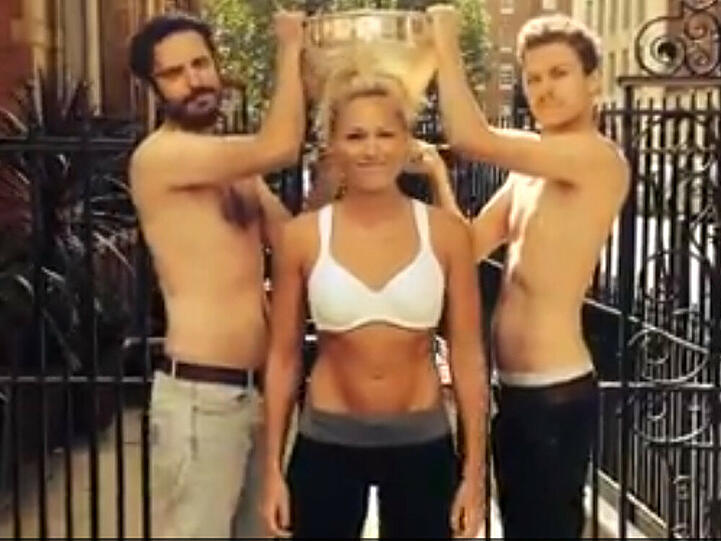 Helene Fischer stellt sich der "Ice Bucket Challenge"